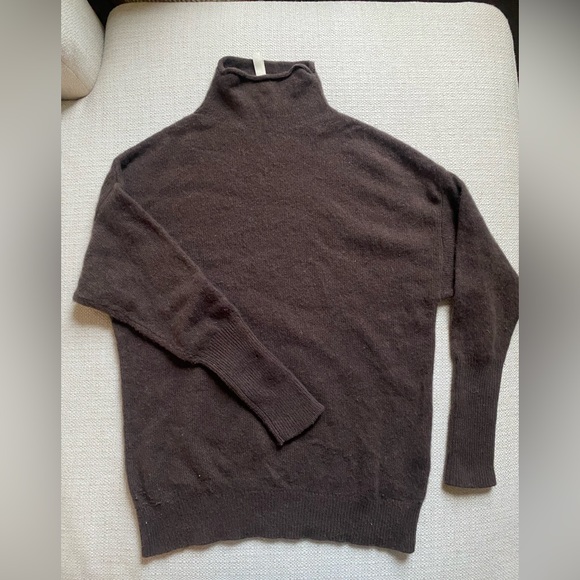 Aritzia Sweaters - Aritzia Babaton sweater XS, 100% Cashmere, loose fit,